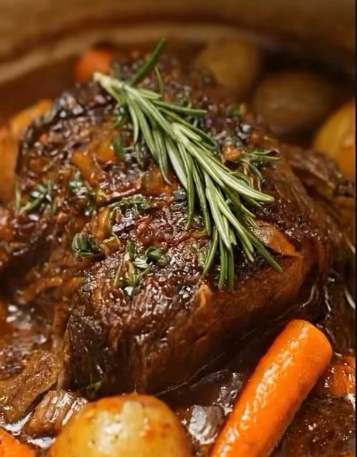 Classic Beef Pot Roast with Carrots & Potatoes: The Ultimate Comfort Food Dinner