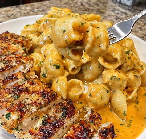 Daily Food with Recipe:Baked Garlic Butter Chicken Shells with Three-Cheese Sauce