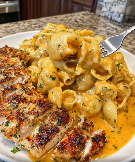 Daily Food with Recipe:Baked Garlic Butter Chicken Shells with Three-Cheese Sauce