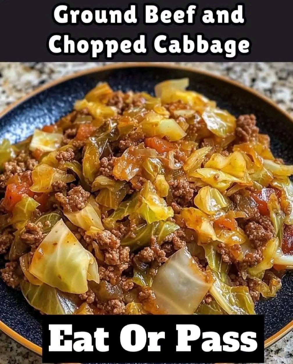 CHEESY GROUND BEEF AND CABBAGE SKILLET
