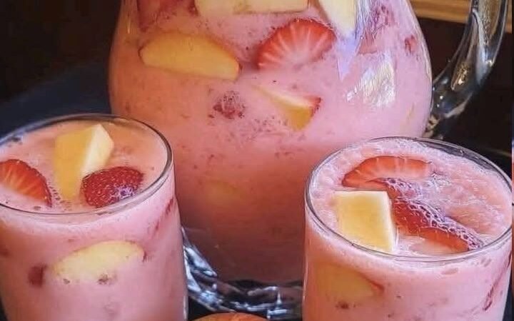 Creamy Strawberry Apple Punch – A Blissful Blend of Freshness & Indulgence
